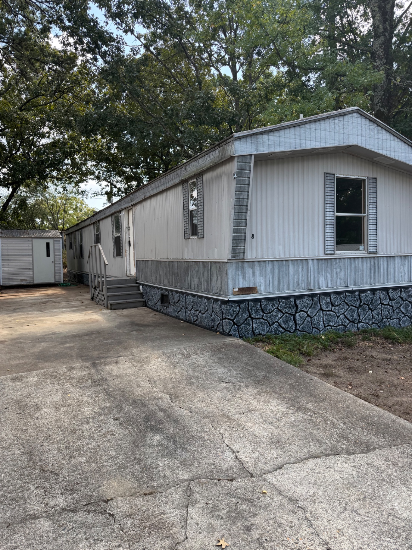 Single-wide mobile home on Kentucky Derby Drive in Hot Springs, Arkansas, bought September 2026