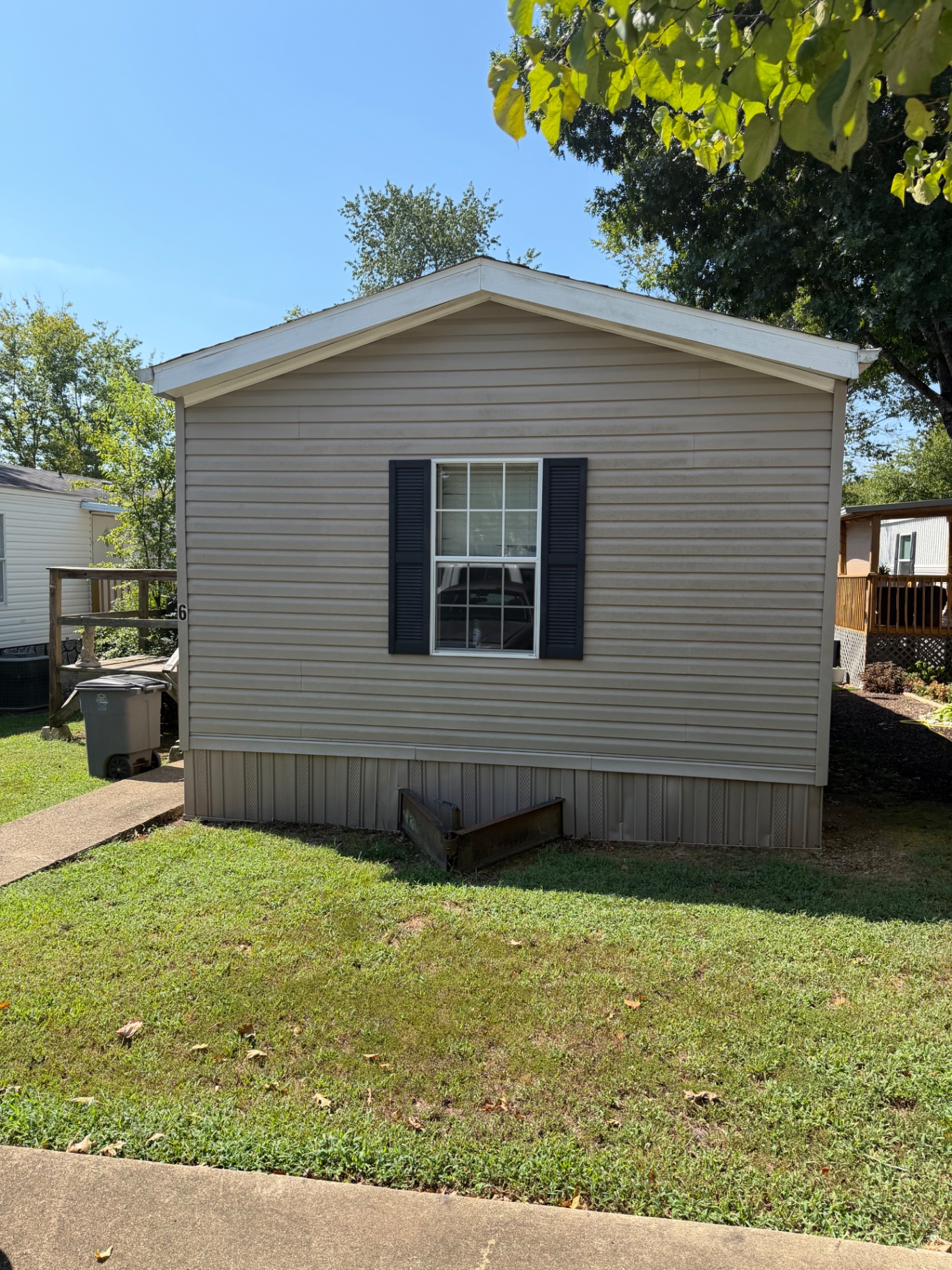 Single-wide mobile home in Hot Springs, Arkansas purchased from the Sturdivant family